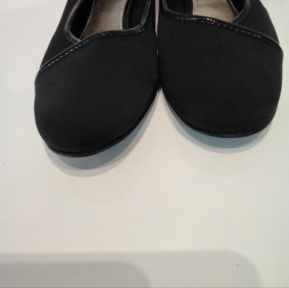 Bandolino Women's Black Wedge Shoes - Picture 2 of 11